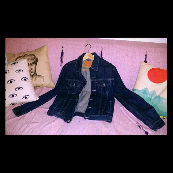 Men's Levi's Denim Jacket!!!