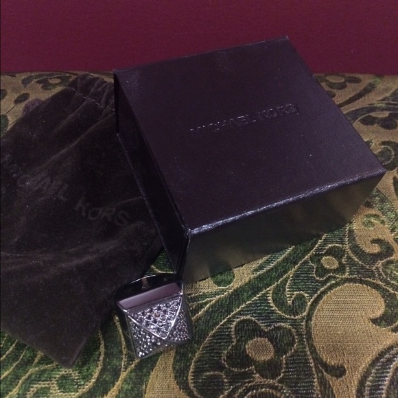 MICHAEL KORS RING💍✨💛