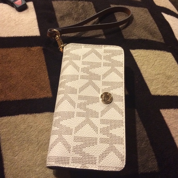 Michael kors wrist wallet