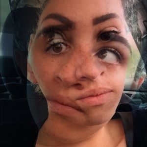 Meet your Posher, Hallie