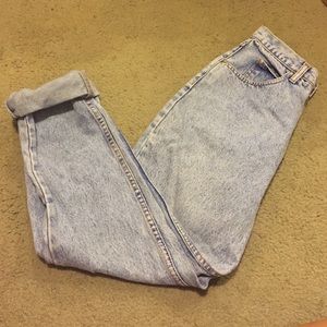High waisted jeans "mom jeans"