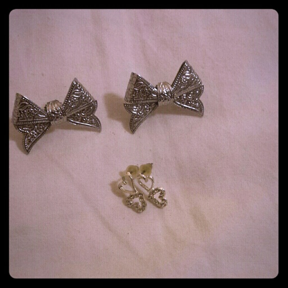 Two pairs of earrings
