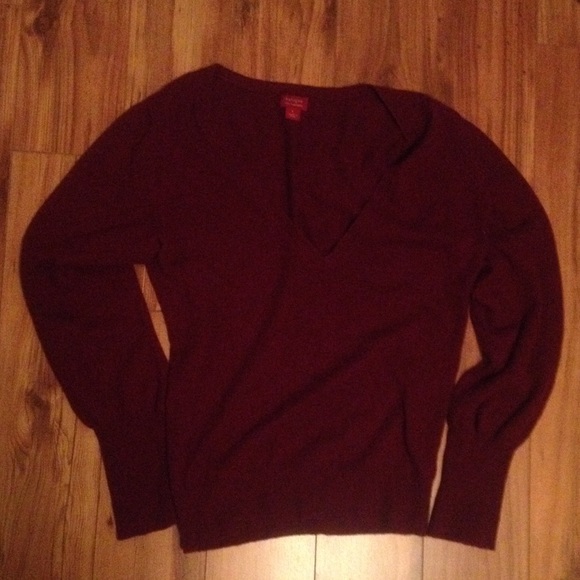 Halogen women's cashmere V-neck sweater