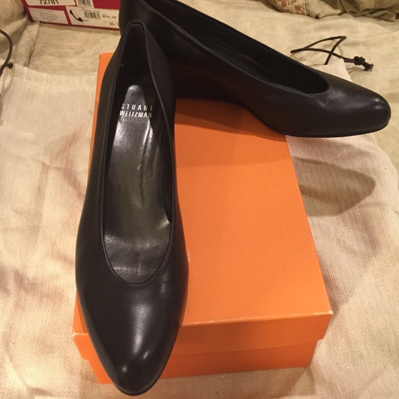 Stuart Weitzman Closed Toe Wedge - Picture 2 of 3