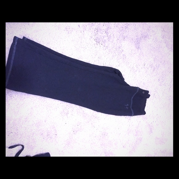 Black Capri pants bearly worn