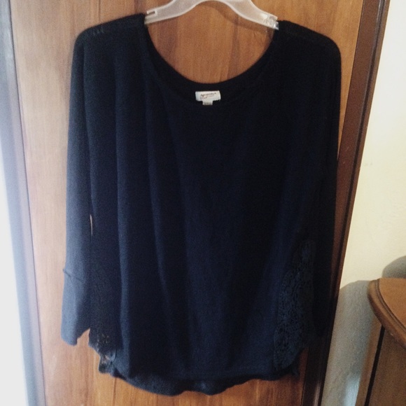 Black long sleeve high-low dressy top