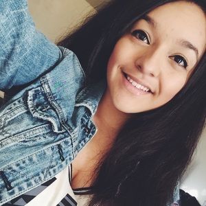 Meet your Posher, Nayeli