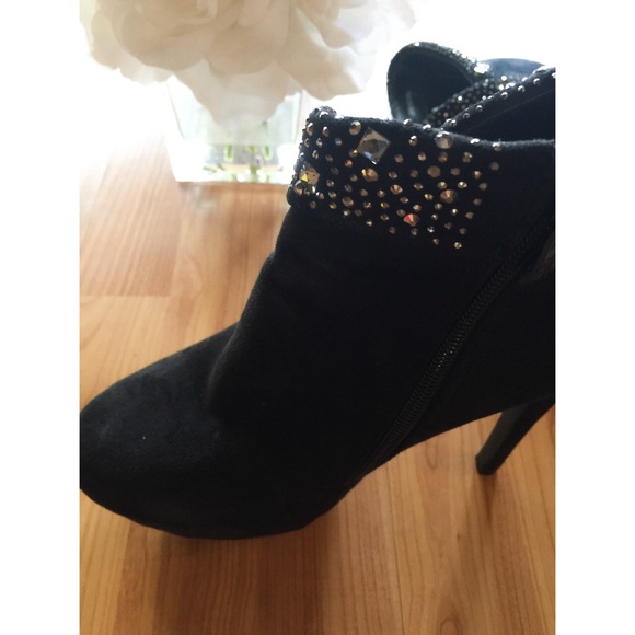 •Black embellished stiletto booties• - Picture 2 of 4
