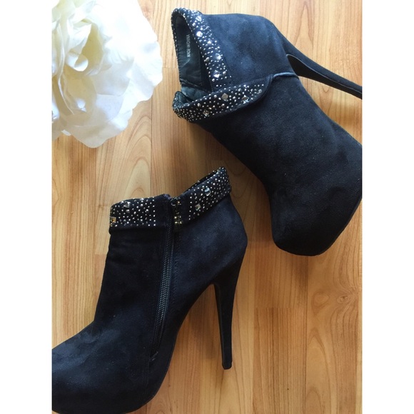 •Black embellished stiletto booties• - Picture 3 of 4
