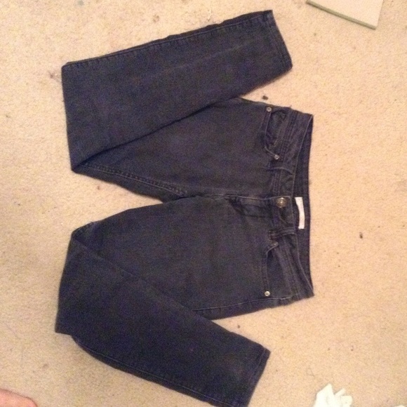 Black low-rise skinny jeans