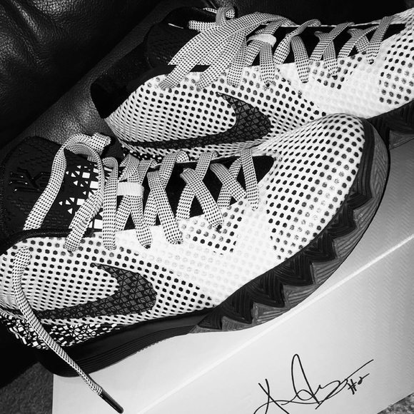Kyrie 1 BHM