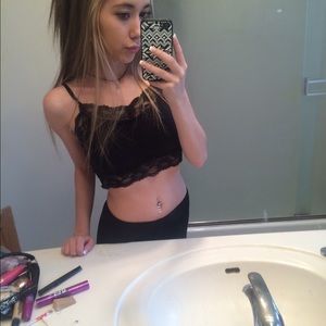 LACE BRALETTE/CROP TOP