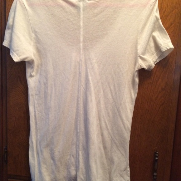 V neck - Picture 2 of 3