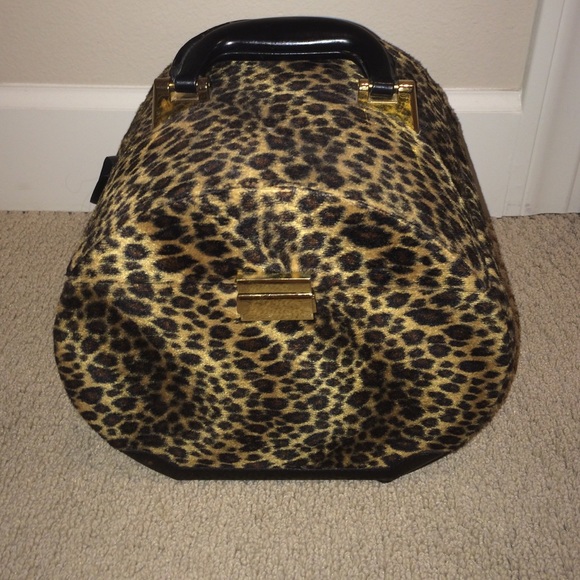 Velvet makeup carrier box