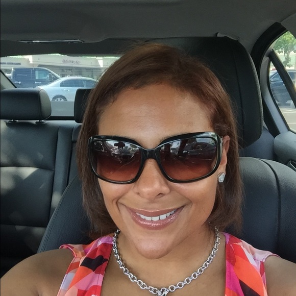 Meet your Posher, Jennifer - Picture 1 of 1