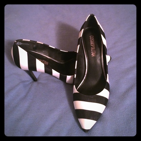 💗Black and white striped heels💗