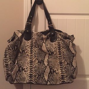 Black and white Bueno duffle bag NWOT