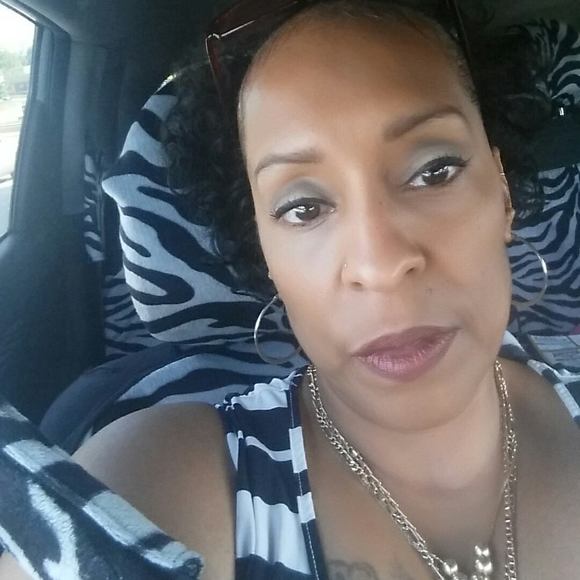 Meet your Posher, Monique