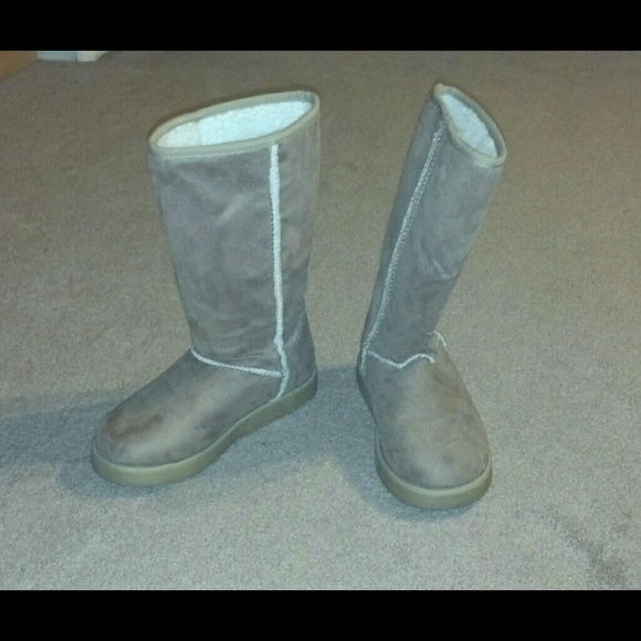 Tan winter boots
