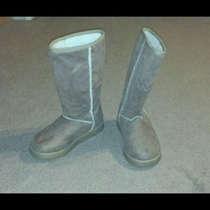 Tan winter boots