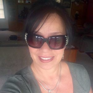 Meet your Posher, Pamela