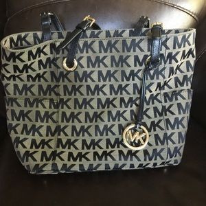Authentic Michael Kors Jet Set logo tote!