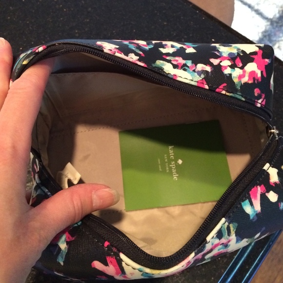 NWT Kate Spade Cosmetic Bag. - Picture 3 of 4