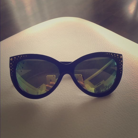 Cat green glasses