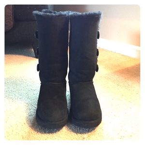 Size 8 Bailey Button Triplet Ugg Boots- Near Mint!