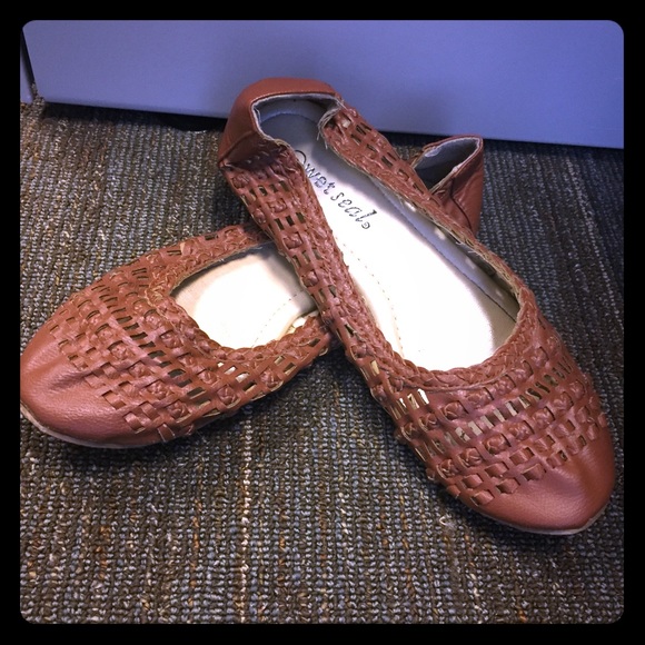 Modern Wet Seal Flats
