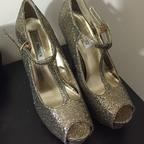 7.5 Steve Madden gold glitter heels - Picture 2 of 3