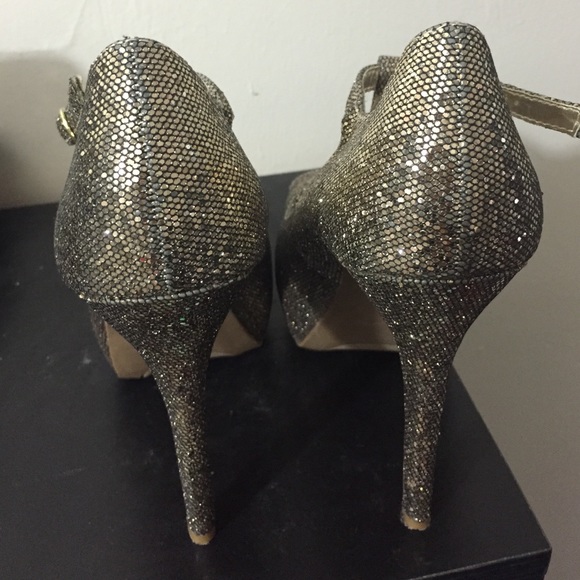 7.5 Steve Madden gold glitter heels - Picture 3 of 3