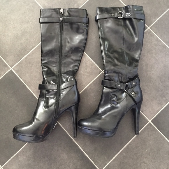 Simply Vera Vera Wang Black Boots