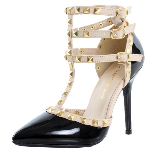 Black rivets shoe