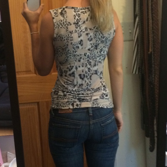 Classy top - Picture 3 of 4