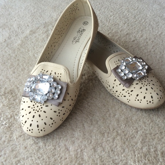 Shoes - NWOT loafers with rhinestone Broach.