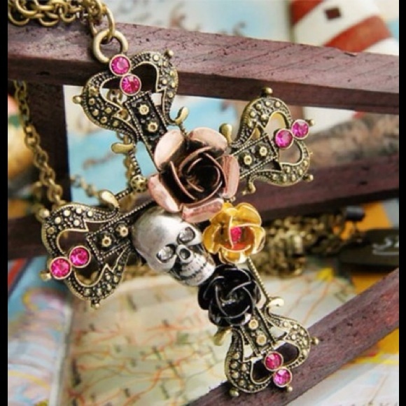 NEW Rose Cross Skull Necklace - Picture 2 of 2