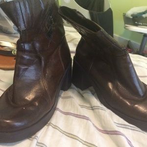 Brown heeled mudd boots