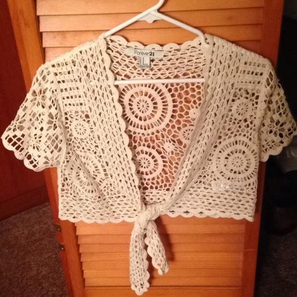 ✨Forever 21 crotchet crop top✨