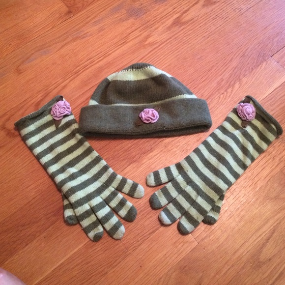 Beautiful scarf & glove set