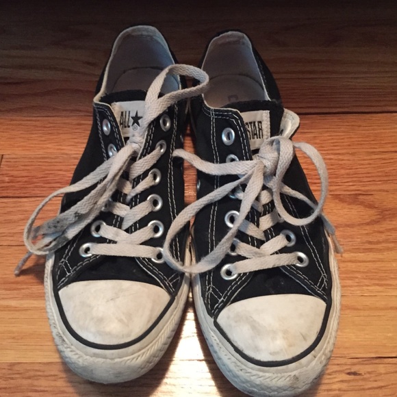 Converse black low tops unisex!