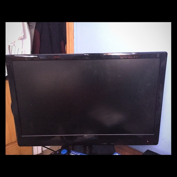 Insignia Flat Screen 24 Inch TV