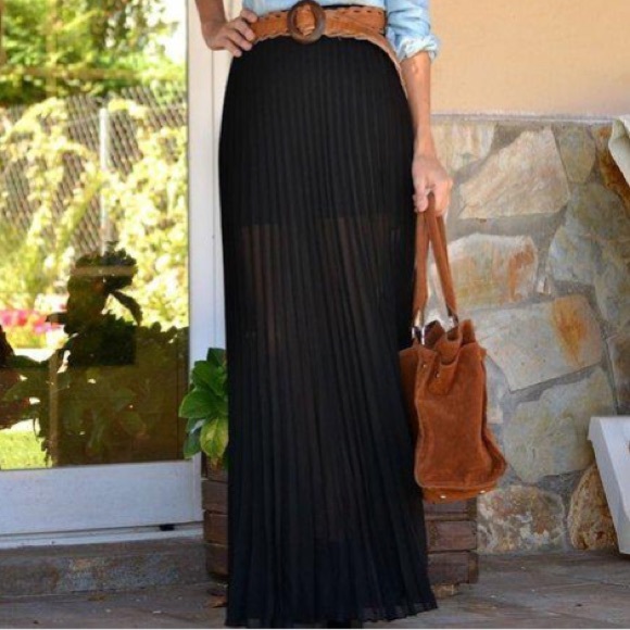 Long black maxi skirt