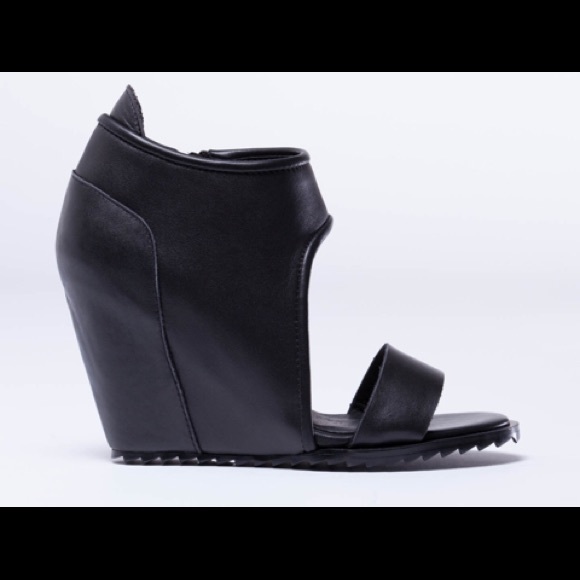 Wedge Heels - Picture 2 of 4