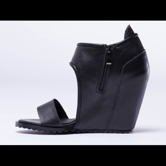 Wedge Heels - Picture 3 of 4