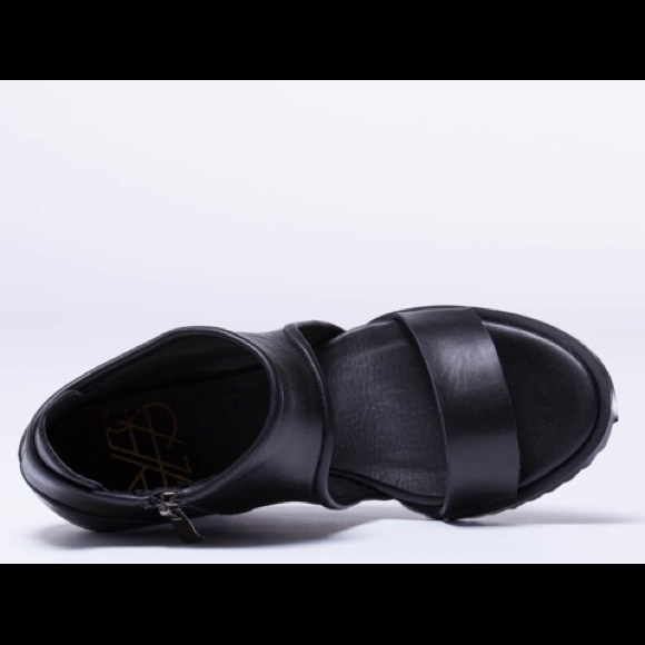 Wedge Heels - Picture 4 of 4