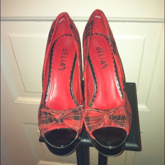 Red/black plaid peep toe wedges w/ bow. - Picture 2 of 4