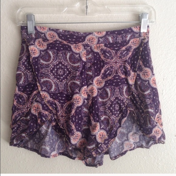 Kendall & Kylie 2 pocket shorts.