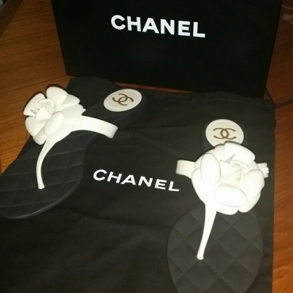 Chanel flip flops size 38