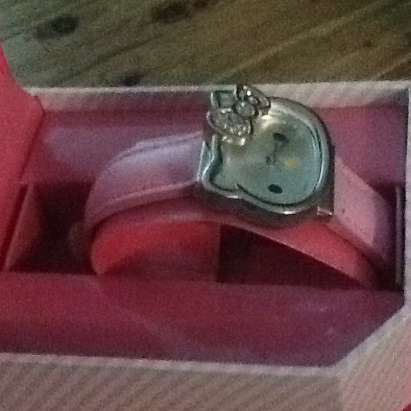 Hello Kitty Watch - Picture 2 of 4